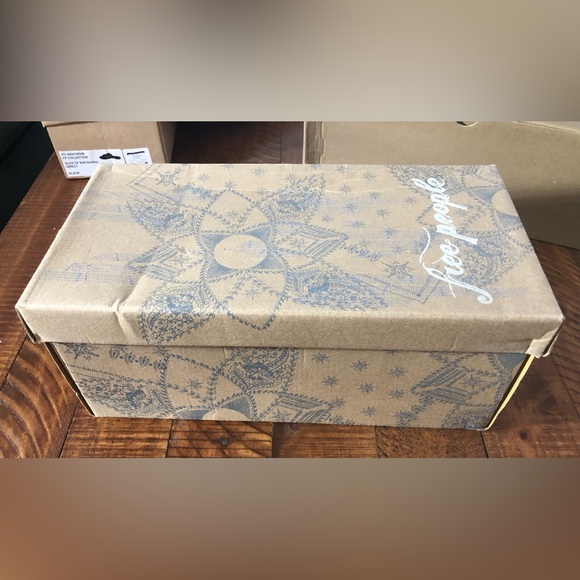 NIB Free People Sloan Buckle Flat Sandals in Light Yellow - Size 8 - Picture 8 of 9